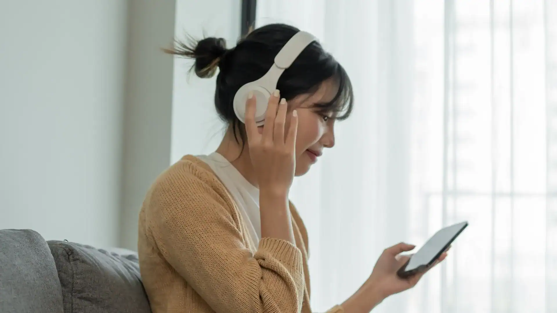 Learn how modern music production may contribute to ear fatigue, listening exhaustion, and hearing strain, along with tips for safer listening habits.